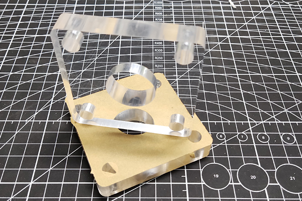 得馬Z3高速巡邊雕刻機(jī)加工的亞克力