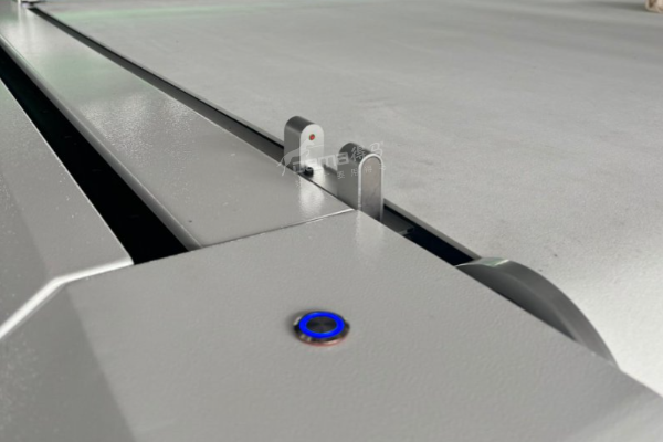 得馬F11高速巡邊裁切機(jī)激光對刀儀