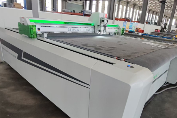 得馬高速裁切機(jī)F11