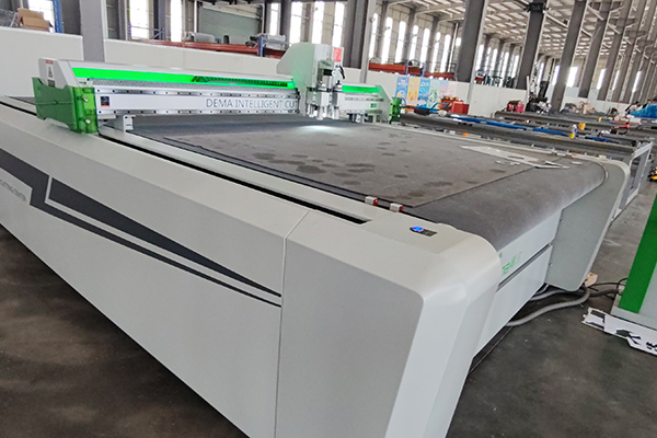 得馬F11高速裁切機